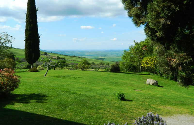 Garden and panoramic view at Val d'Orcia