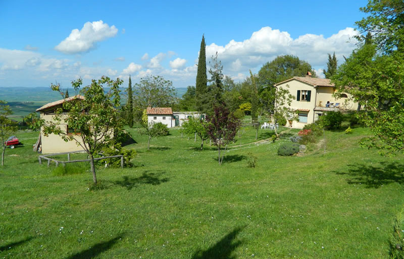 De podere en de bijgebouwen